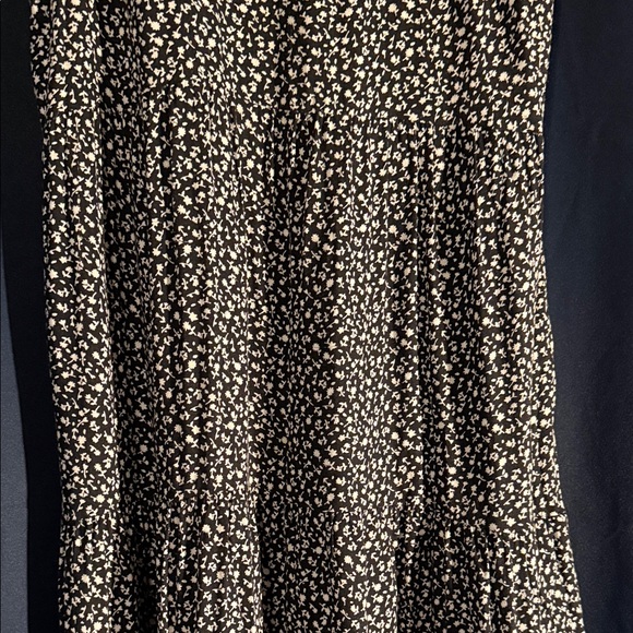 Black and White Sleeveless Maxi Dress - Picture 3 of 7